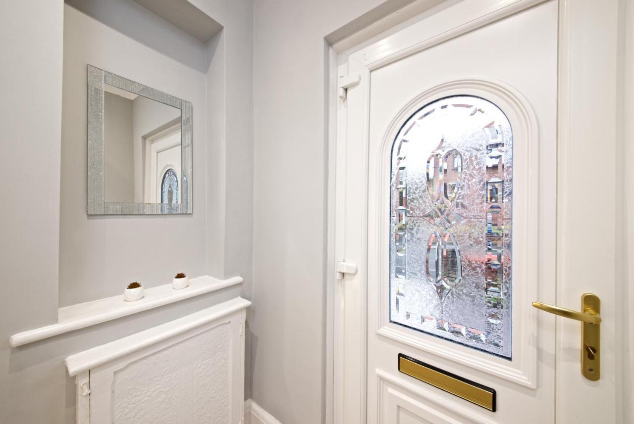 Beautiful Cozy Home With Free Parking مانشستر المظهر الخارجي الصورة