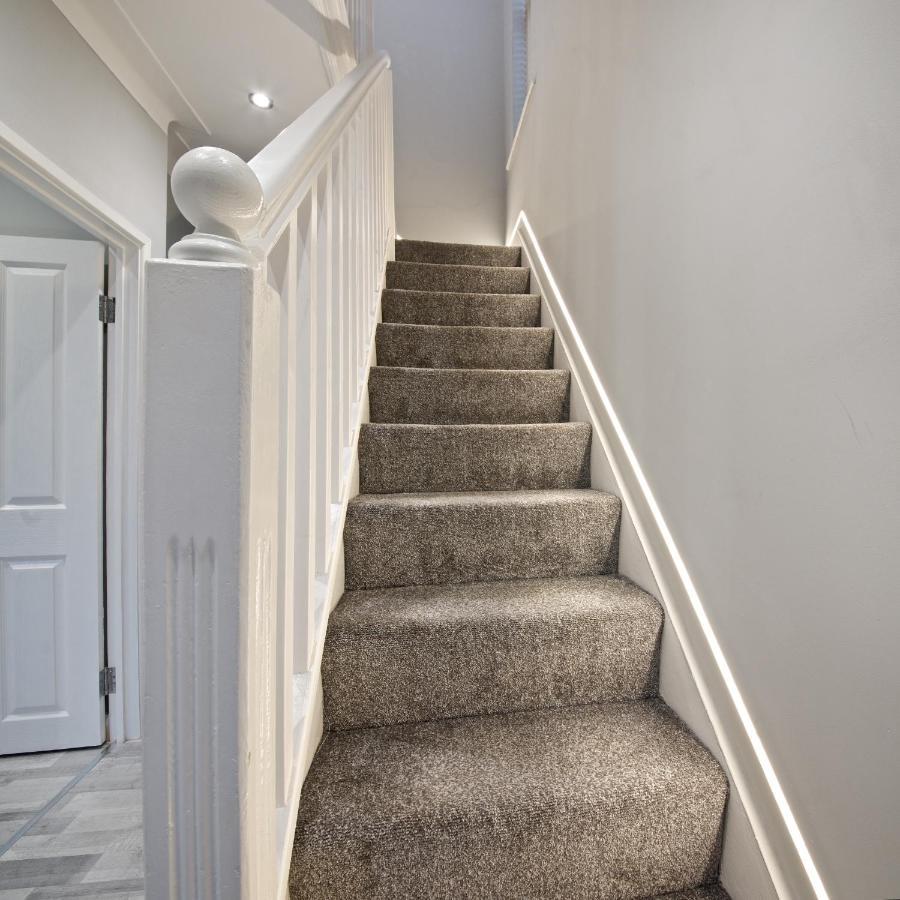 Beautiful Cozy Home With Free Parking مانشستر المظهر الخارجي الصورة