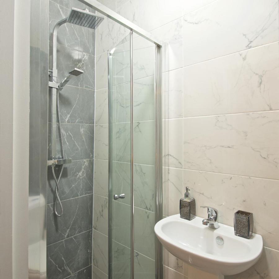 Beautiful Cozy Home With Free Parking مانشستر المظهر الخارجي الصورة