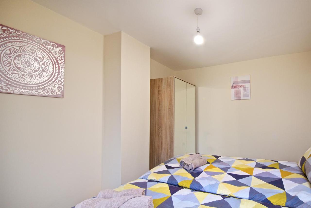 Beautiful Cozy Home With Free Parking مانشستر المظهر الخارجي الصورة